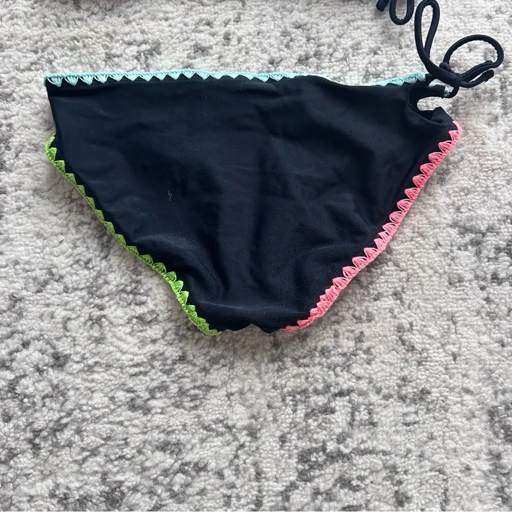 Gossip Girl black One-Shoulder Swim Set with Colorful Trim. Size 10